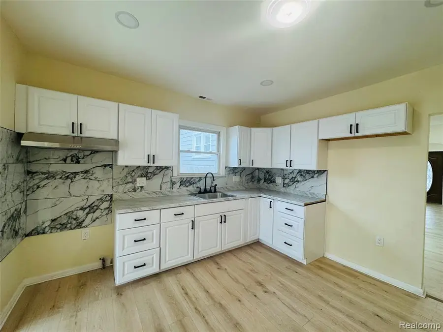 42 E Henry, River Rouge, MI 48218 - #3