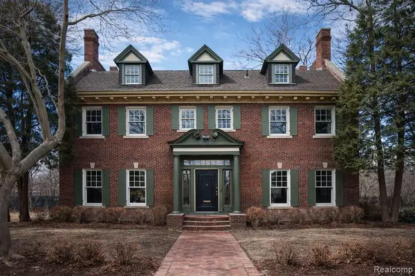 1818 Iroquois, Detroit, MI 48214