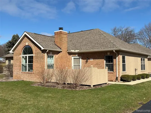 607 Perry Creek, Grand Blanc, MI 48439