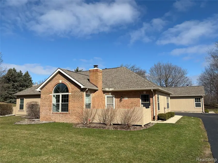 607 Perry Creek, Grand Blanc, MI 48439 - #2