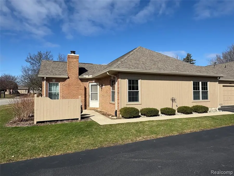 607 Perry Creek, Grand Blanc, MI 48439 - #3