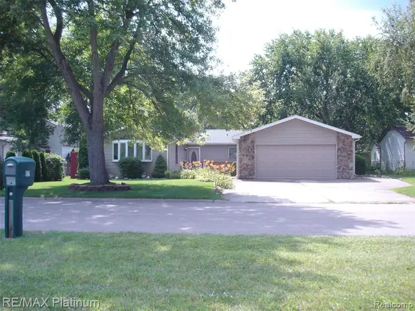 601 Holly Bush Drive, Holly, MI 48442