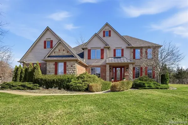 8851 Stoney Creek, South Lyon, MI 48178