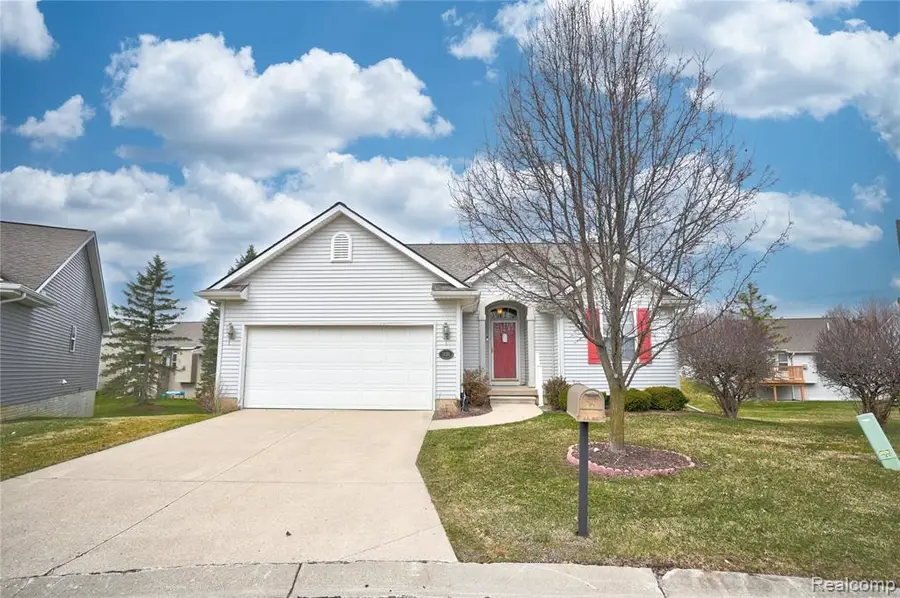1130 Creekside, Burton, MI 48509 - #2