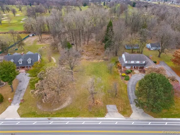 13000 Plumbrook, Sterling Heights, MI 48312