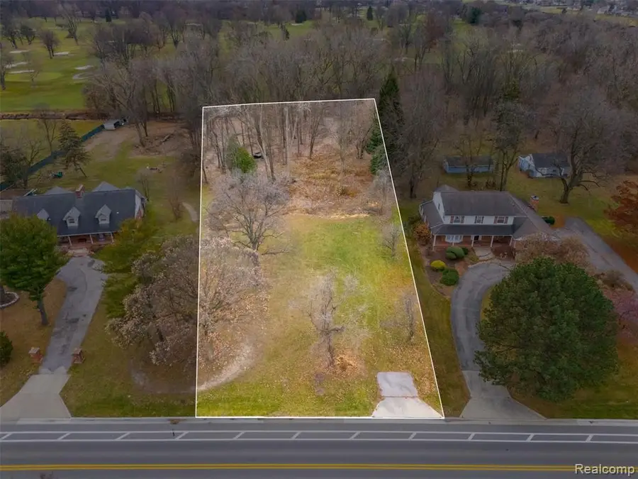13000 Plumbrook, Sterling Heights, MI 48312 - #2