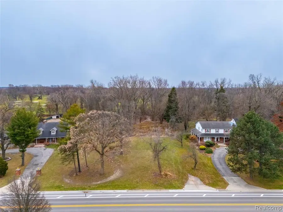 13000 Plumbrook, Sterling Heights, MI 48312 - #3