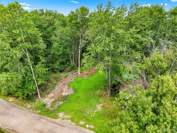 0000 Barrington, Westland, MI 48186