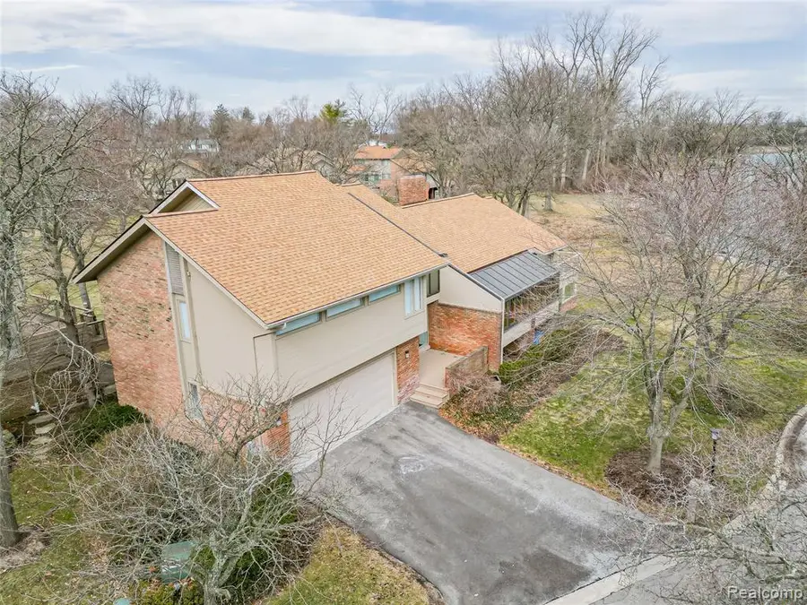 3850 Pine Harbor, West Bloomfield, MI 48323 - #2