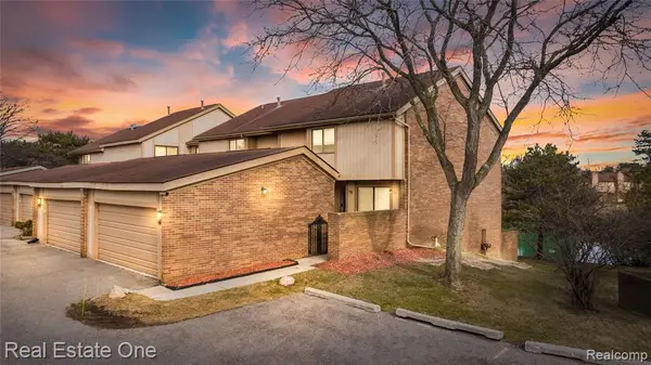 5273 Wright, West Bloomfield, MI 48322