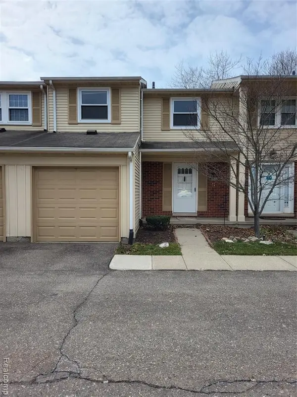 1504 Brentwood Drive #201, Troy, MI 48098