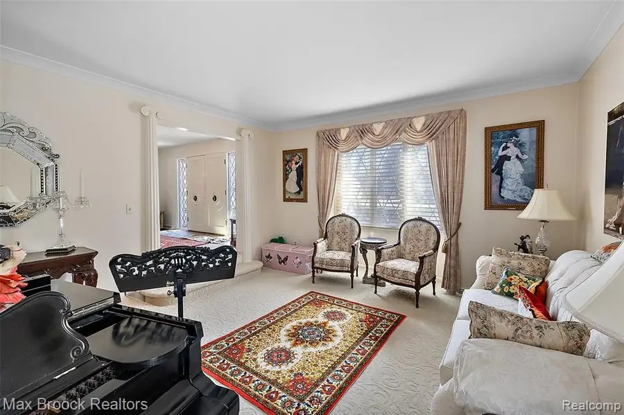 1319 Charrington, Bloomfield Hills, MI 48301 - #2