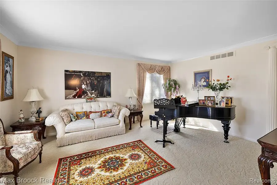 1319 Charrington, Bloomfield Hills, MI 48301 - #3