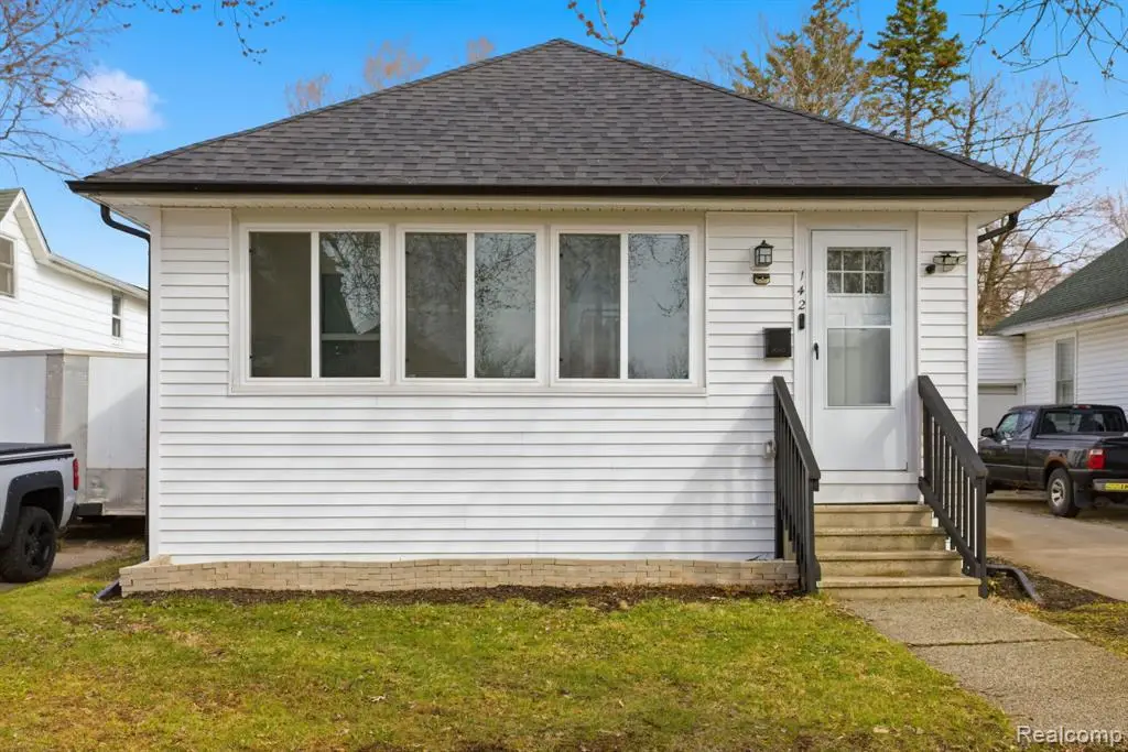 142 Avondale, Jackson, MI 49203 - #1