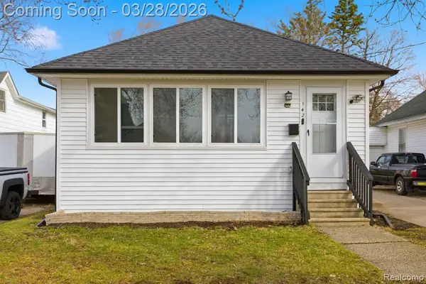 142 Avondale, Jackson, MI 49203
