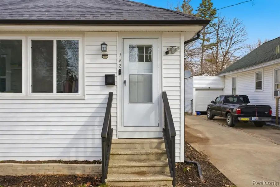 142 Avondale, Jackson, MI 49203 - #3