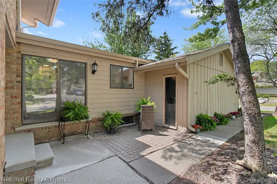 7103 Pebble Park, West Bloomfield, MI 48322 - #2