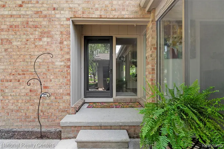 7103 Pebble Park, West Bloomfield, MI 48322 - #3