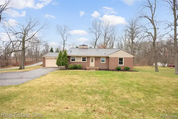 1030 E Silverbell, Lake Orion, MI 48360