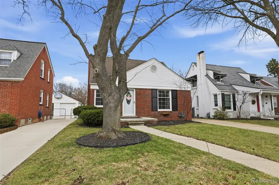 1906 Oxford, Grosse Pointe Woods, MI 48236 - #2