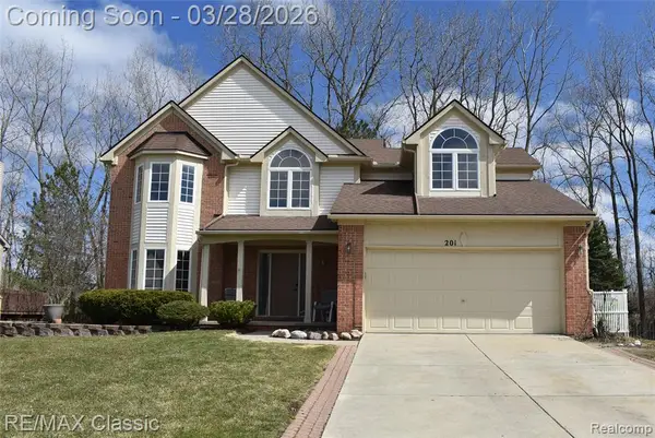 201 Columbia, South Lyon, MI 48178