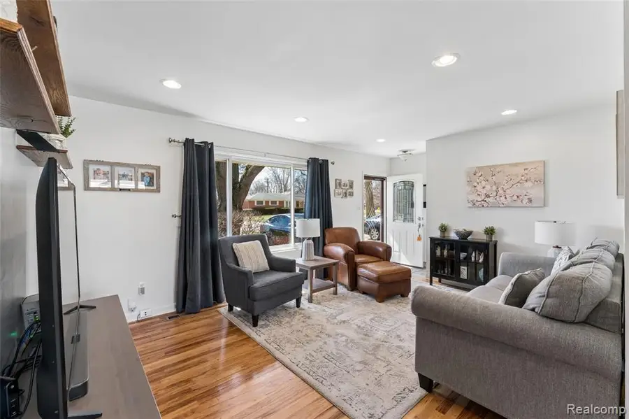 30110 Fink, Farmington, MI 48336 - #2