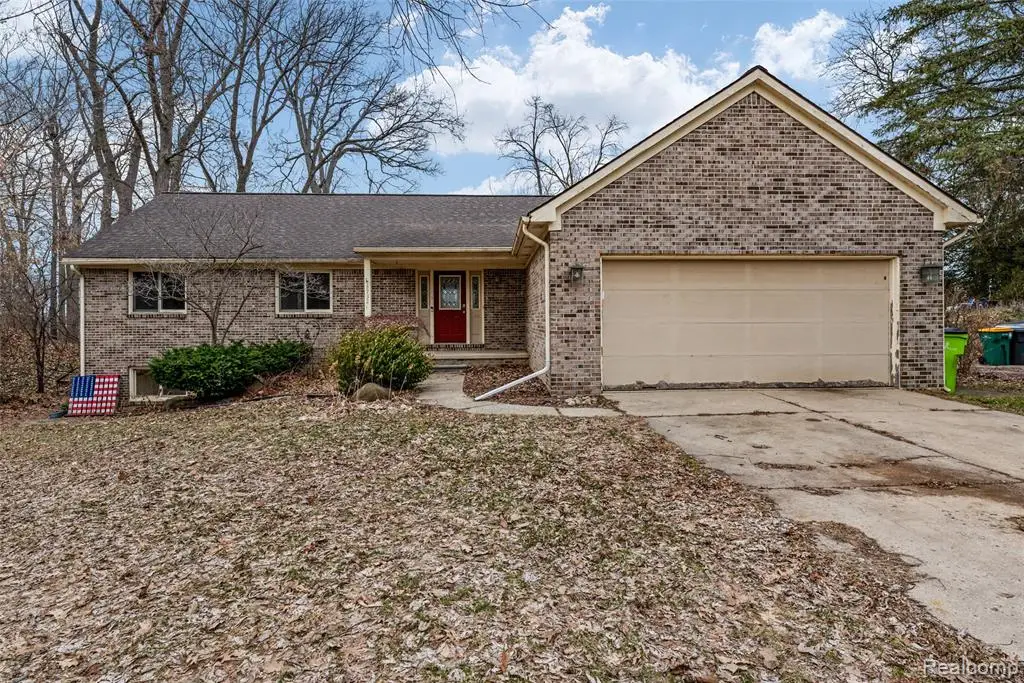 8732 Elizabeth Lake, White Lake, MI 48386 - #1