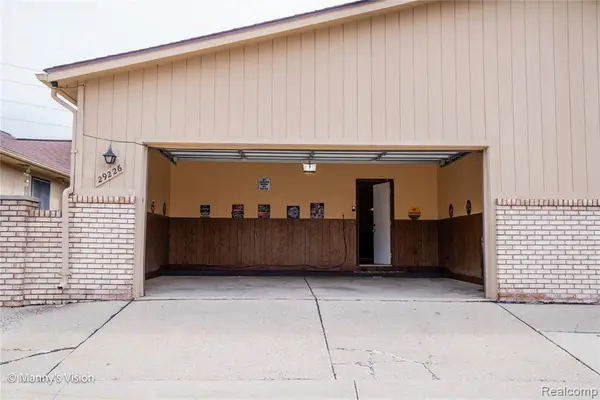 29226 Scarborough, Warren, MI 48088