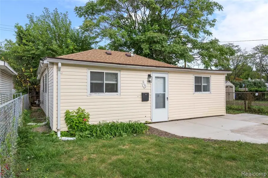 1672 Lafayette, Lincoln Park, MI 48146 - #2