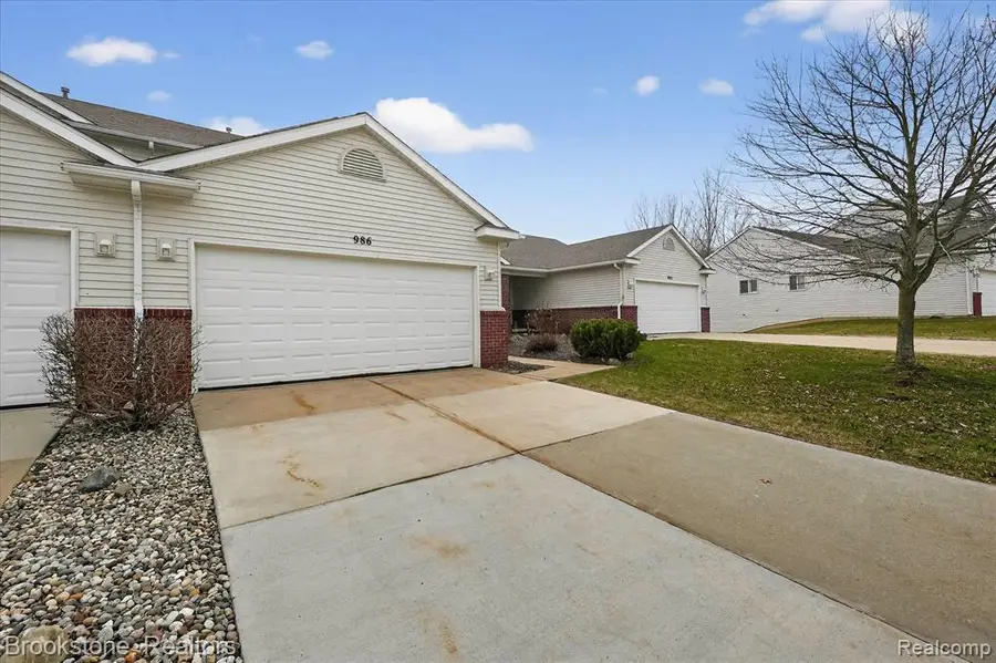 986 Spirea #44, Howell, MI 48843 - #2