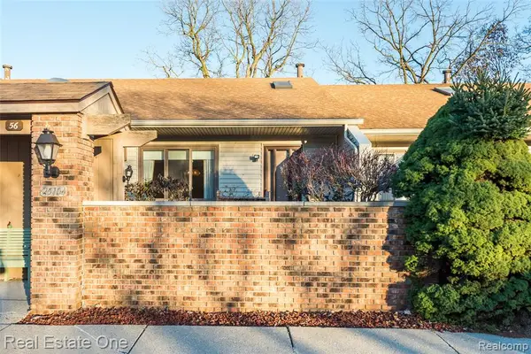 25104 25104 Hamilton #4, South Lyon, MI 48178