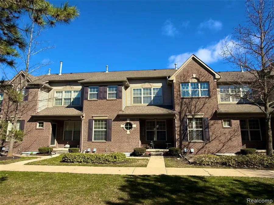 41271 N Maplewood, Canton, MI 48187 - #2