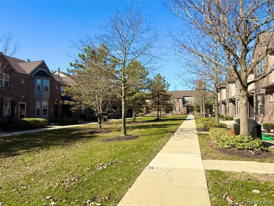 41271 N Maplewood, Canton, MI 48187 - #3