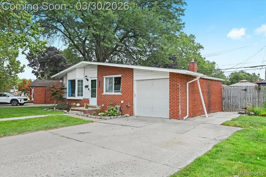 8346 Hillcrest, Westland, MI 48185 - #2