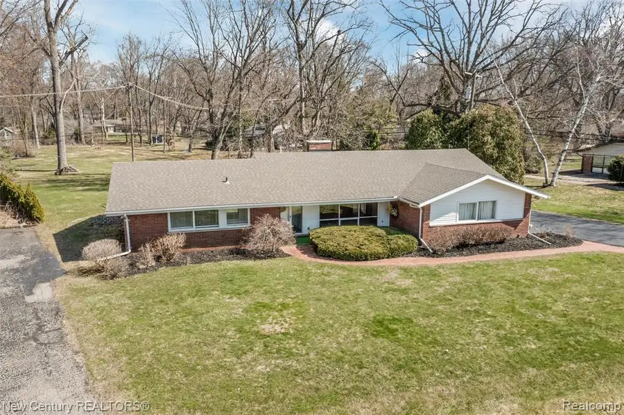 3108 Upton, Troy, MI 48084 - #2