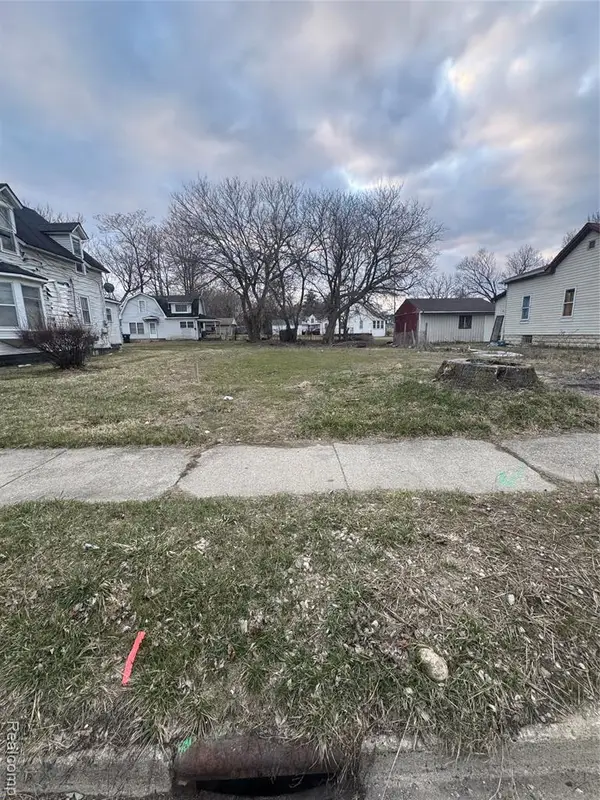 68 Lake, Pontiac, MI 48341