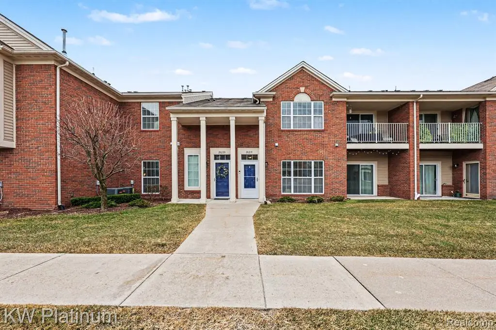 28218 S Pointe, New Baltimore, MI 48051 - #1