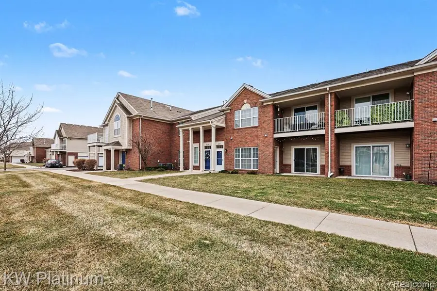 28218 S Pointe, New Baltimore, MI 48051 - #2