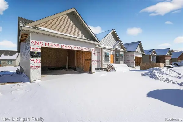 13185 Harbor Landings #102, Fenton, MI 48430