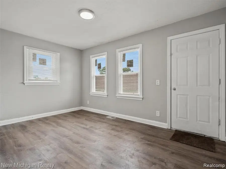 20805 S Chrysler, Hazel Park, MI 48030 - #3