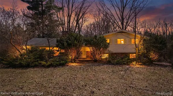 4555 Arrowhead, West Bloomfield, MI 48323