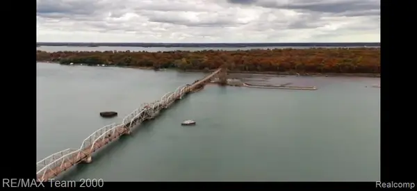 000 Magnolia Lane, Grosse Ile, MI 48138