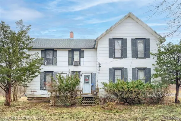 4422 N Lapeer, Columbiaville, MI 48421