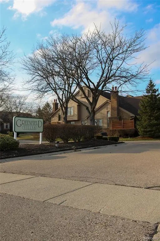 37860 N Laurel Park, Livonia, MI 48152