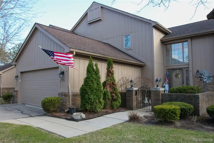 37860 N Laurel Park, Livonia, MI 48152 - #3