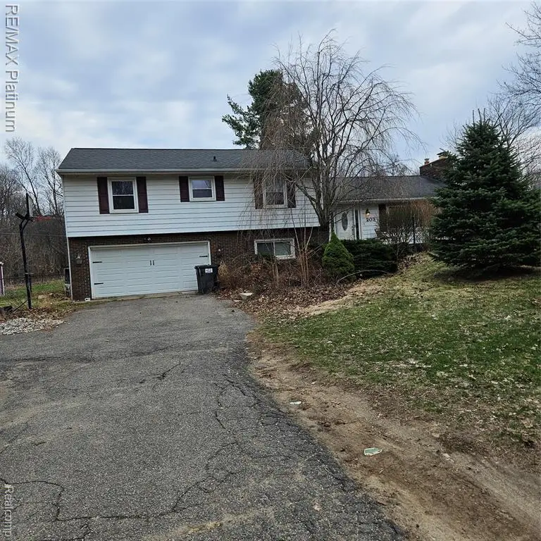 203 S. Burkhart S Burkhart, Howell, MI 48843 - #1