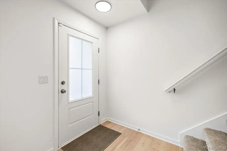 3927 Trailway Commons, Auburn Hills, MI 48326 - #2