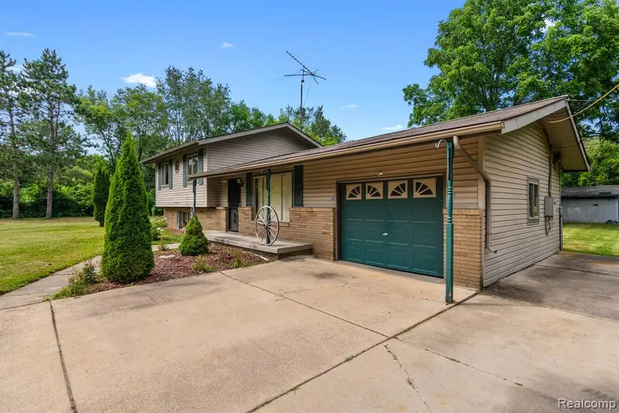 3499 E Carpenter, Flint, MI 48506 - #2