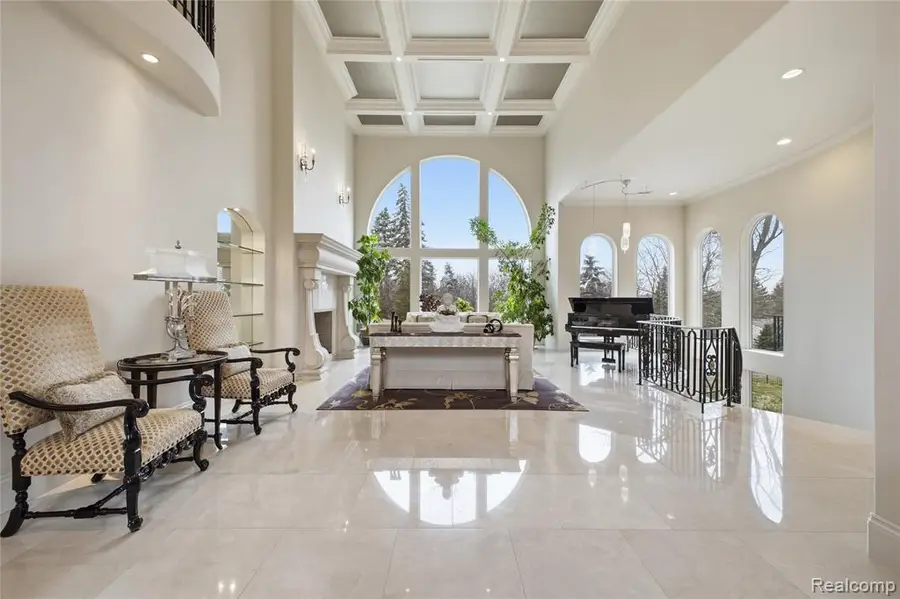 5230 Clarendon Crest, Bloomfield Hills, MI 48302 - #2