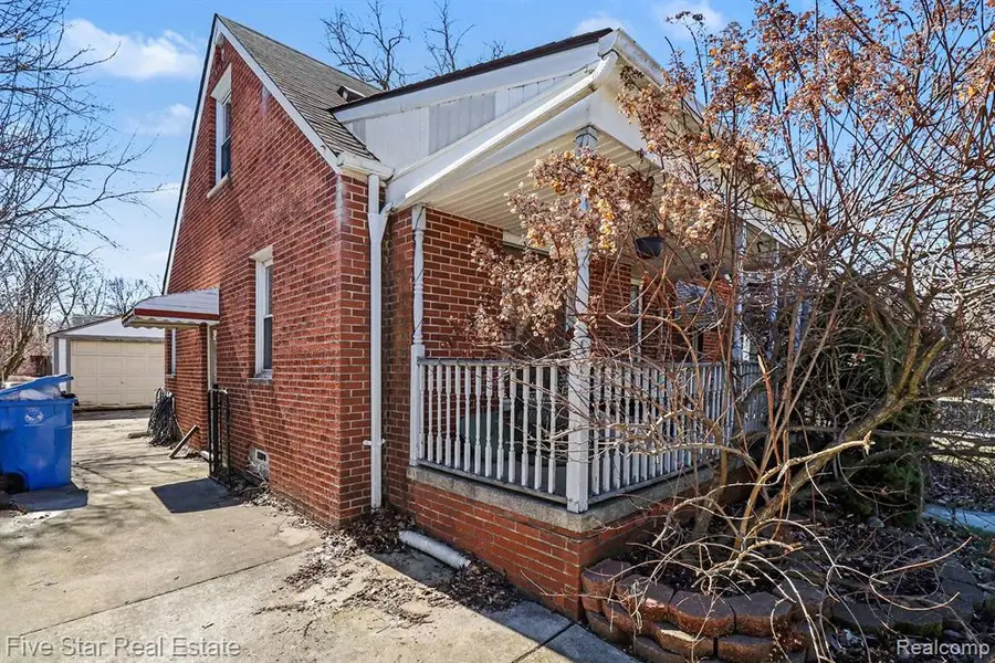 24691 Colgate, Dearborn Heights, MI 48125 - #3